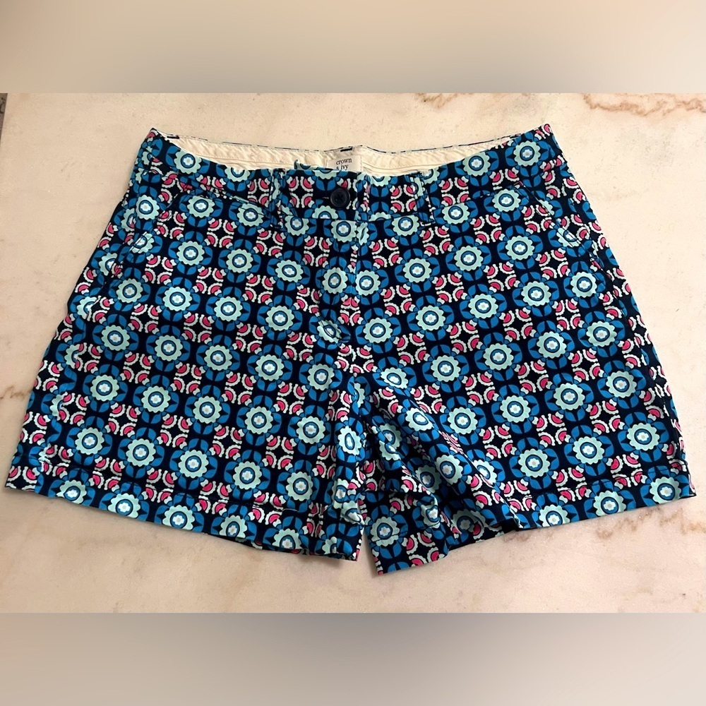 Crown & Ivy Shorts Womens Sz 10 Blue Pink Floral Medallion Cotton Chino Stretch